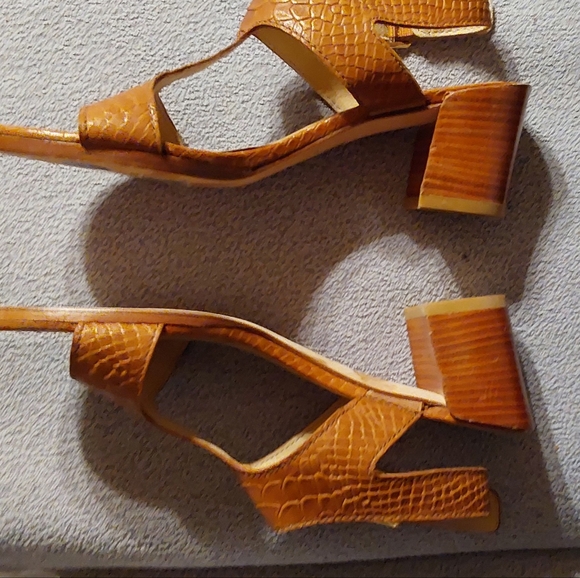 Stuart Weitzman Sandal - Picture 4 of 5